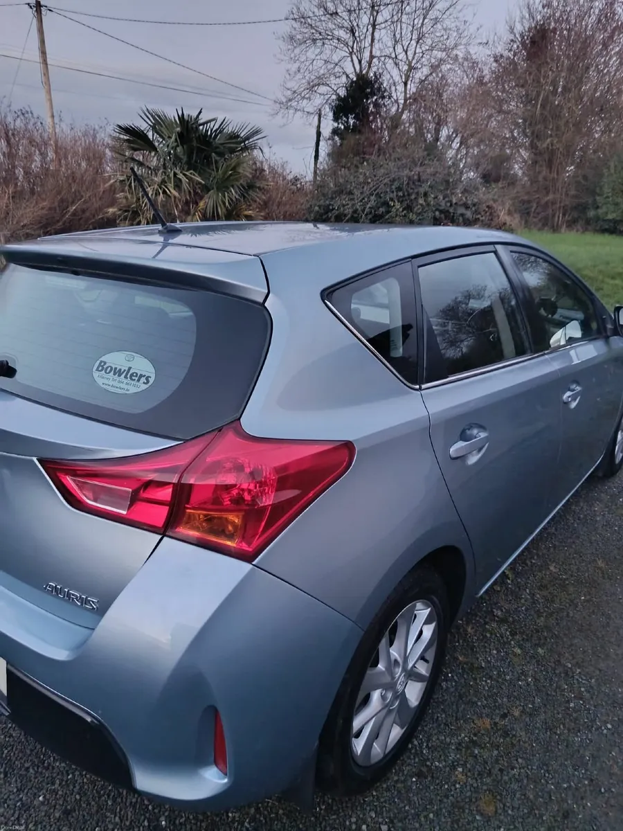 Toyota Auris 2014 - Image 2