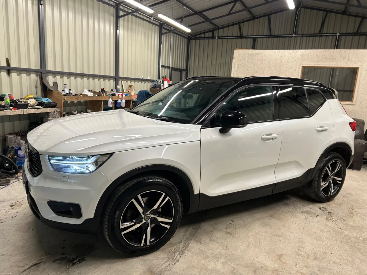 VOLVO XC40 2.0D4 190 AWD R/DESIGN G/T - Image 2