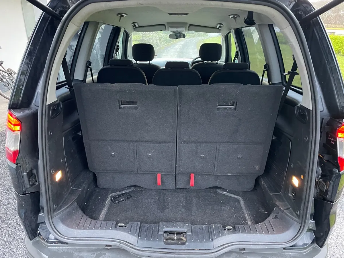 Ford Galaxy 2011 - Image 2