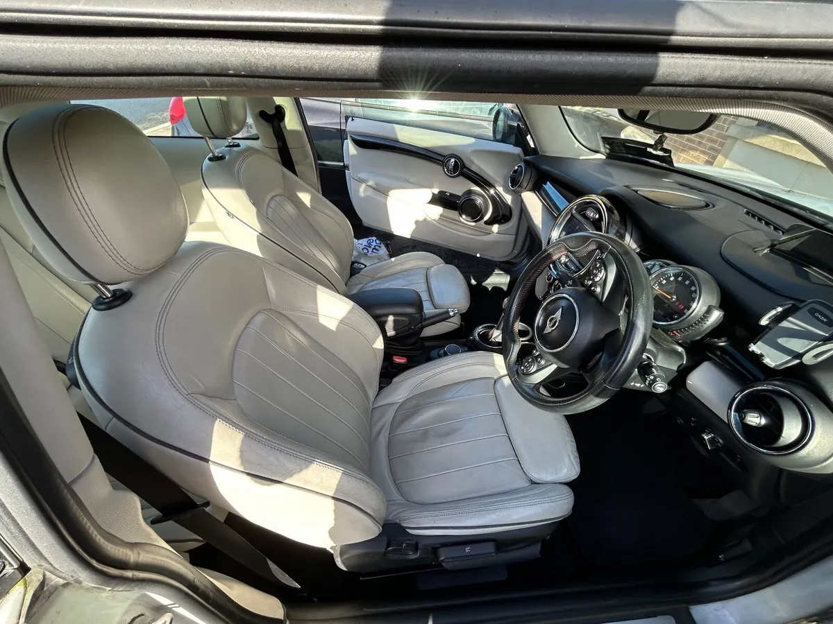 Mini Cooper 2014 - Image 2