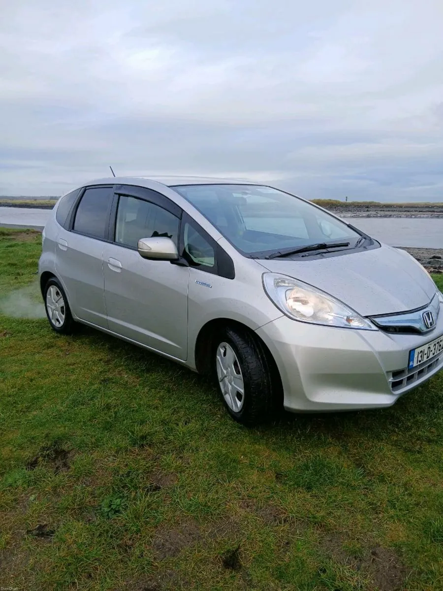 2013 Honda fits hybrid - Image 4