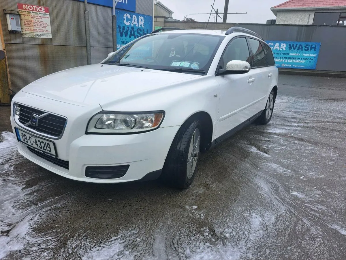 2009 volvo v50 taxed and tested - Image 1