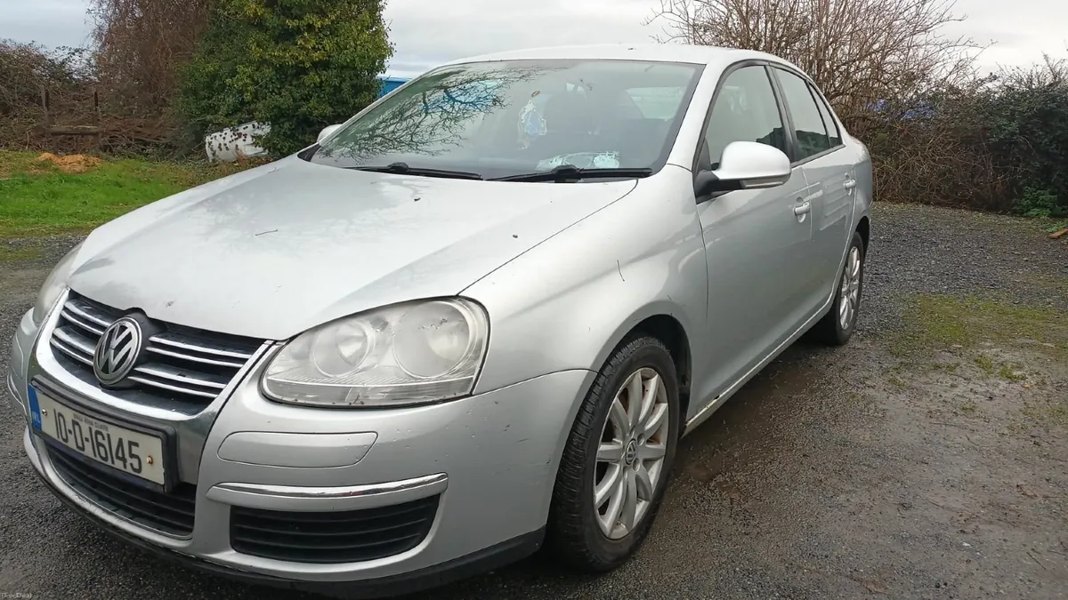 Volkswagen Jetta 2010 - Image 2