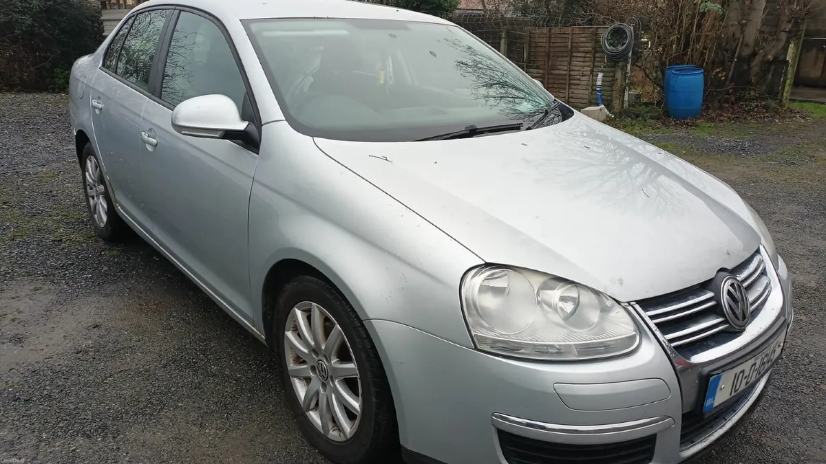 Volkswagen Jetta 2010 - Image 2