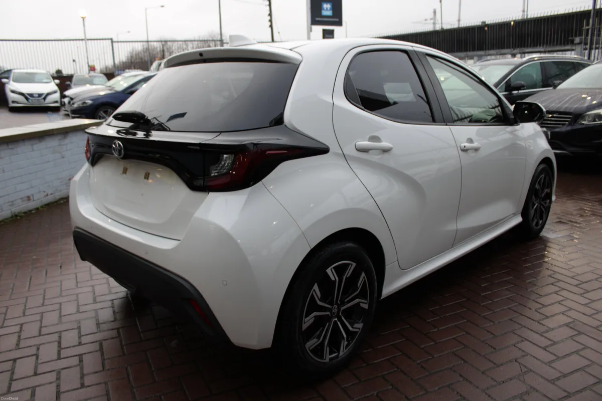 1.0 SPORT 5DR HATCHBACK AUTOMATIC // 1 OWNER IN AS - Image 4