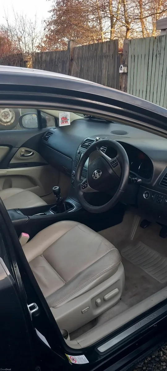 Toyota Avensis 2011 estate - Image 4