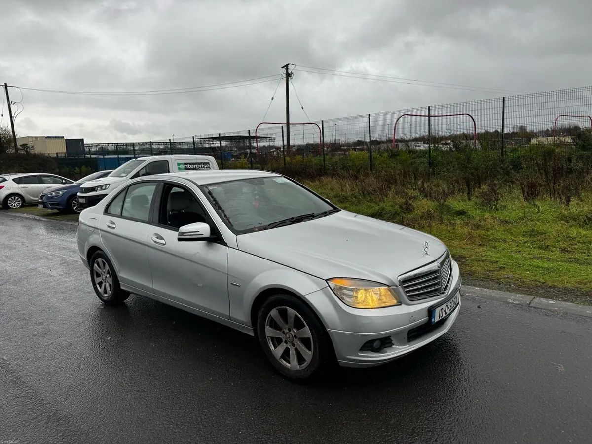 2010 Mercedes - Image 2