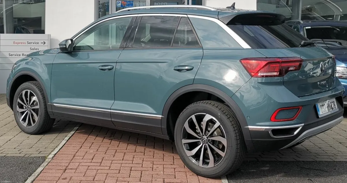 Volkswagen T-Roc Style 2.0 TDI 116HP **REAR VIEW C - Image 4