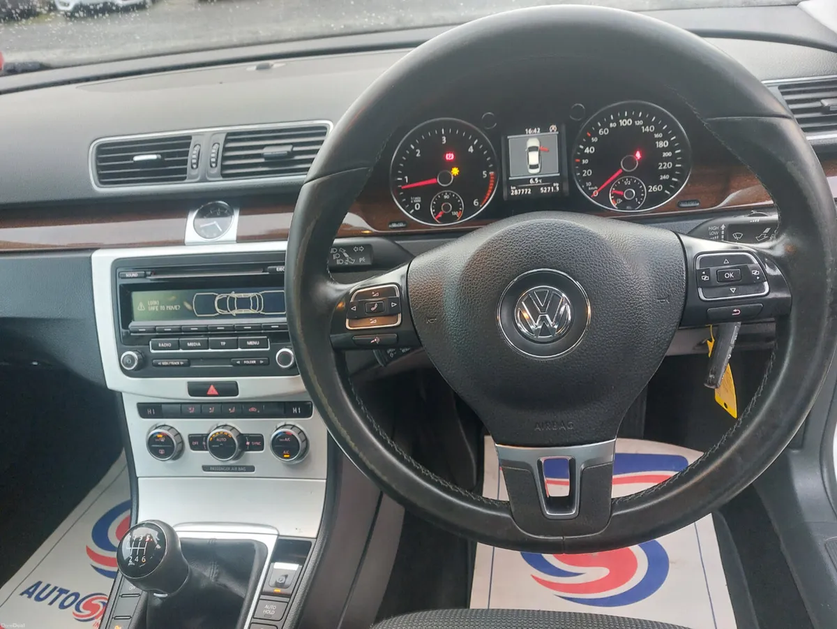 Volkswagen Passat 2014 - Image 2