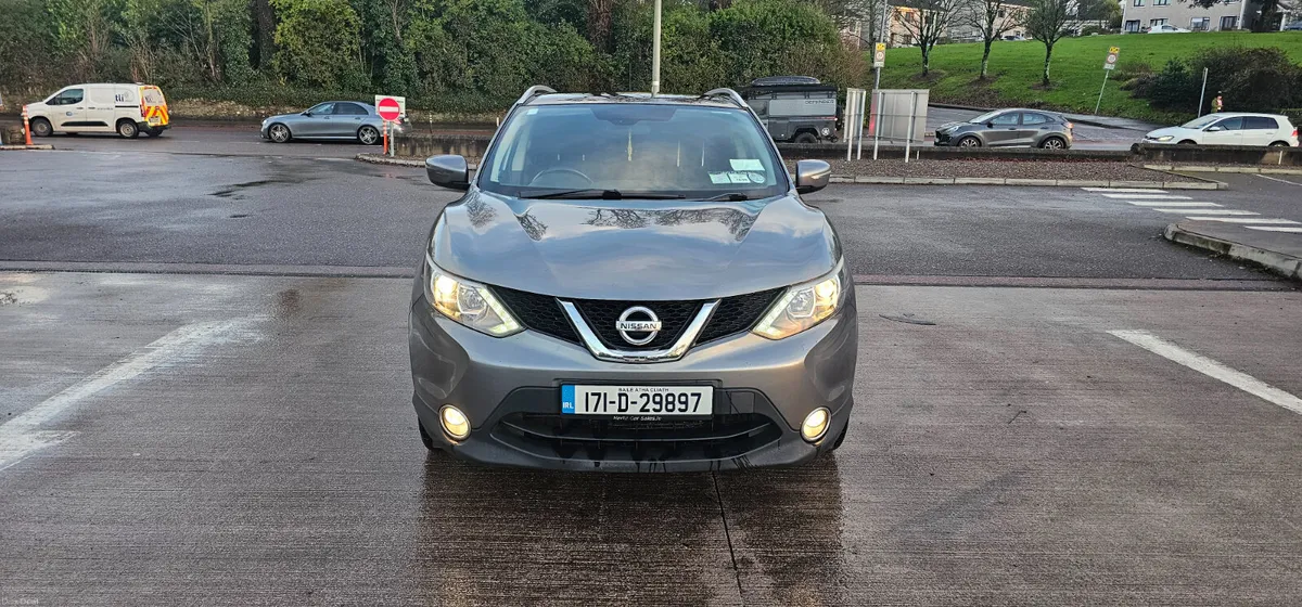 Nissan Qashqai Automatic Top Spec Panoramic roof - Image 3