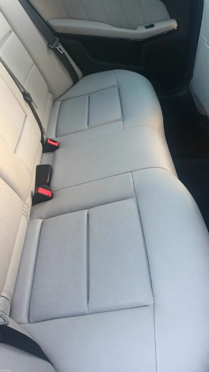 Mercedes Benz E-Class CDI MINT - Image 4