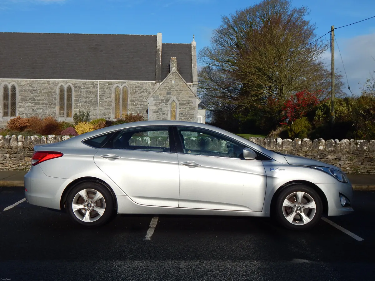 2014 Hyundai i40 1.7 Tax & Test 03/26 - Image 2
