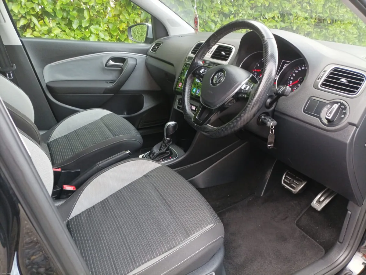 Volkswagen Polo Cross 1.2 TSI Automatic, 2016 - Image 4