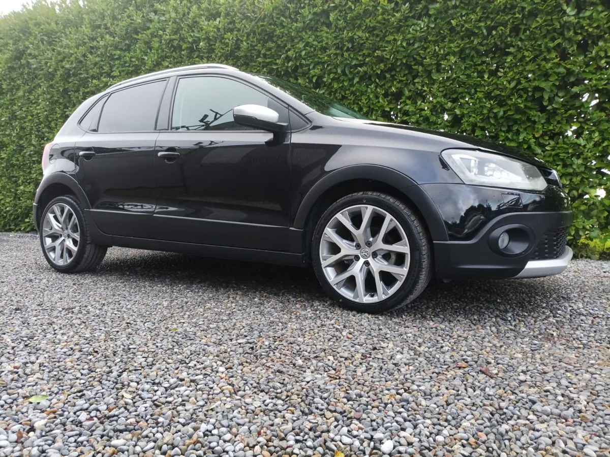 Volkswagen Polo Cross 1.2 TSI Automatic, 2016 - Image 1