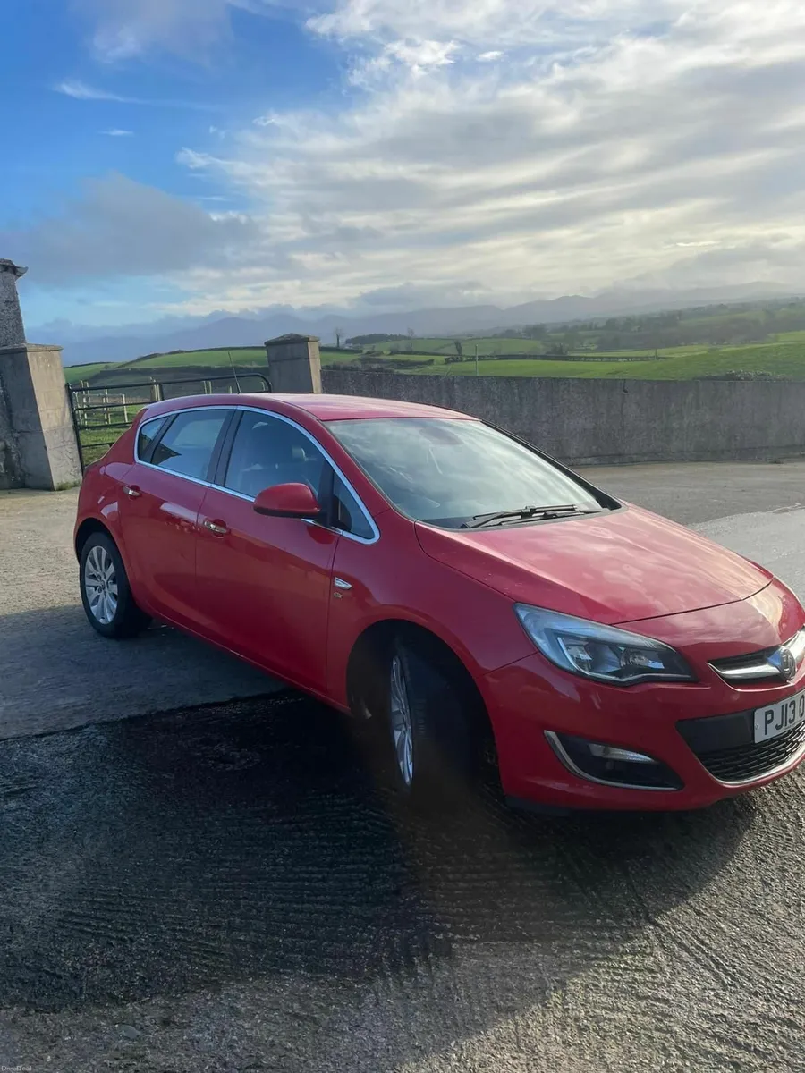 Vauxhall Astra 2013 - Image 1