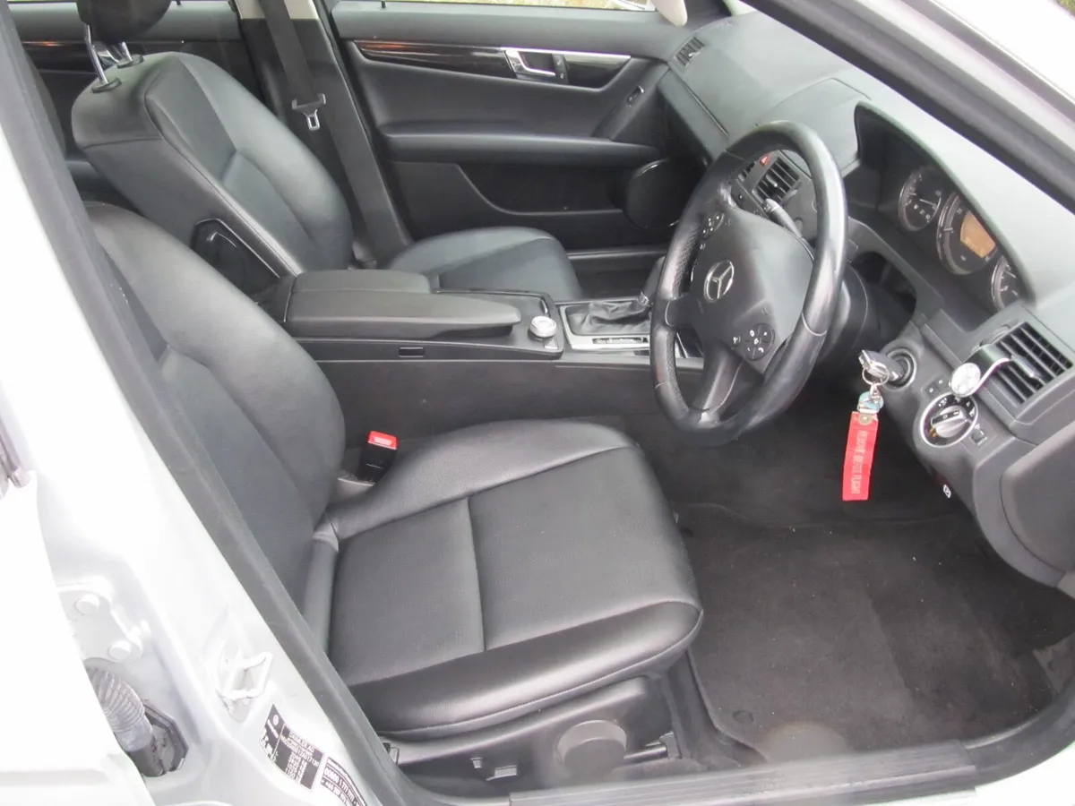 Mercedes-Benz C-Class 2011 - Image 2