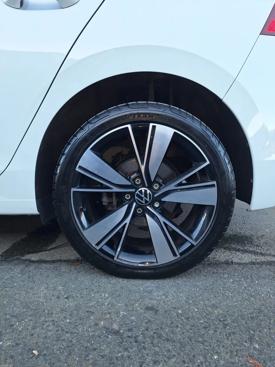 Volkswagen Golf 2023 - Image 2