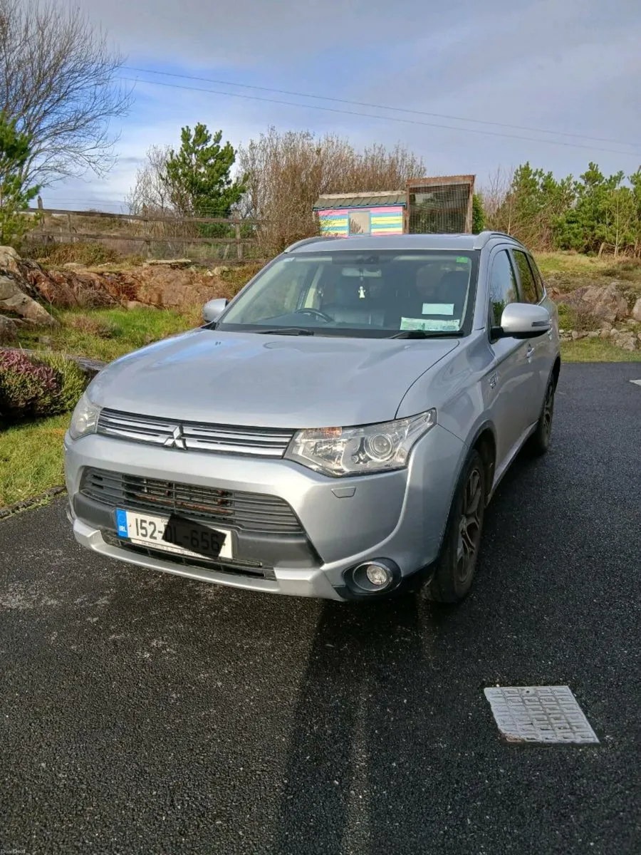 Mitsubishi Outlander PHEV 2015 - Image 1