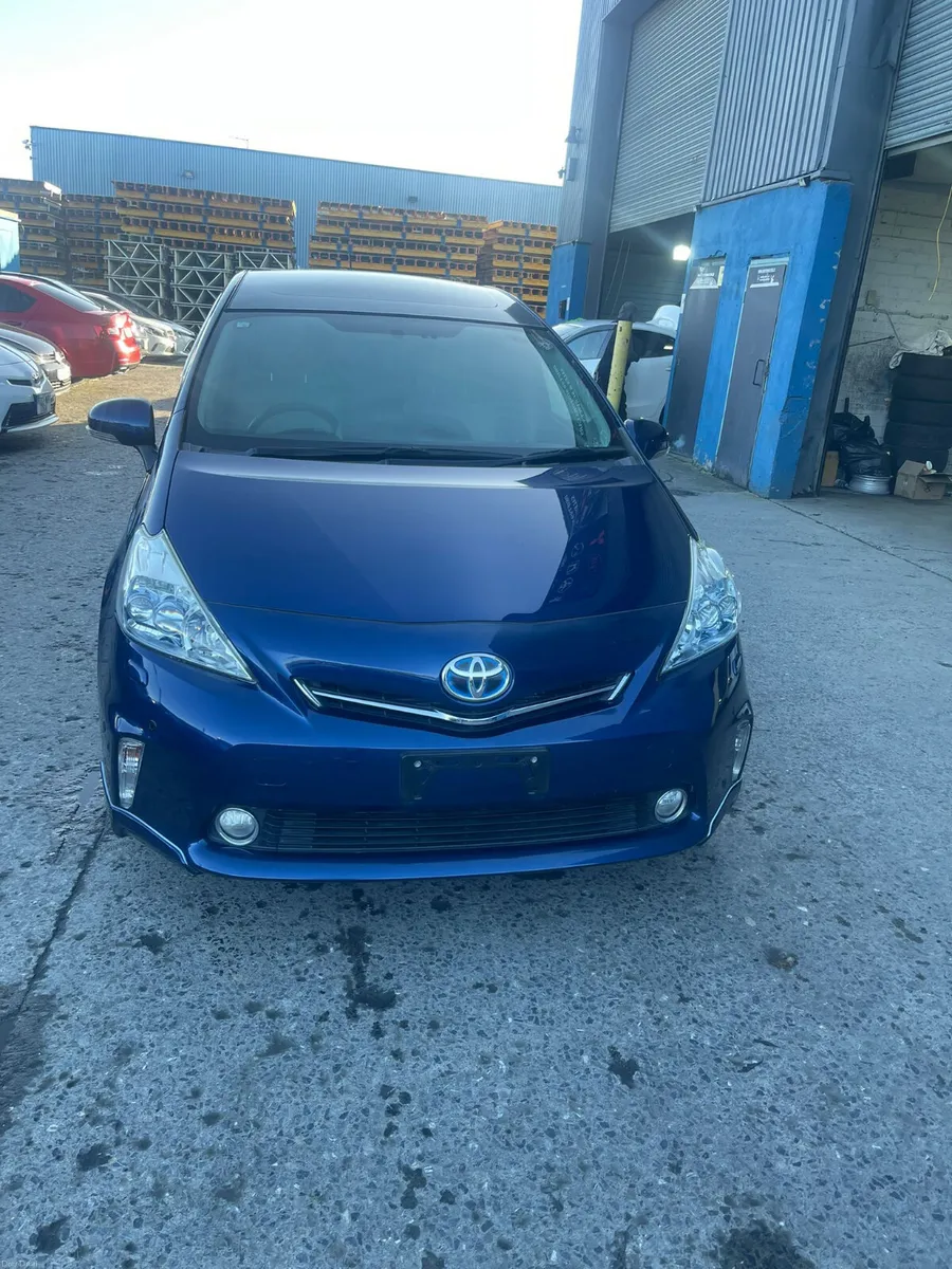 2012 Toyota Prius Hybrid Auto / 7 seater - Image 1