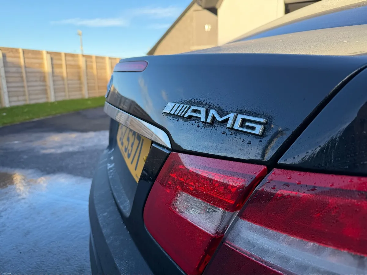 Mercedes-Benz E-Class 2012 - Image 2