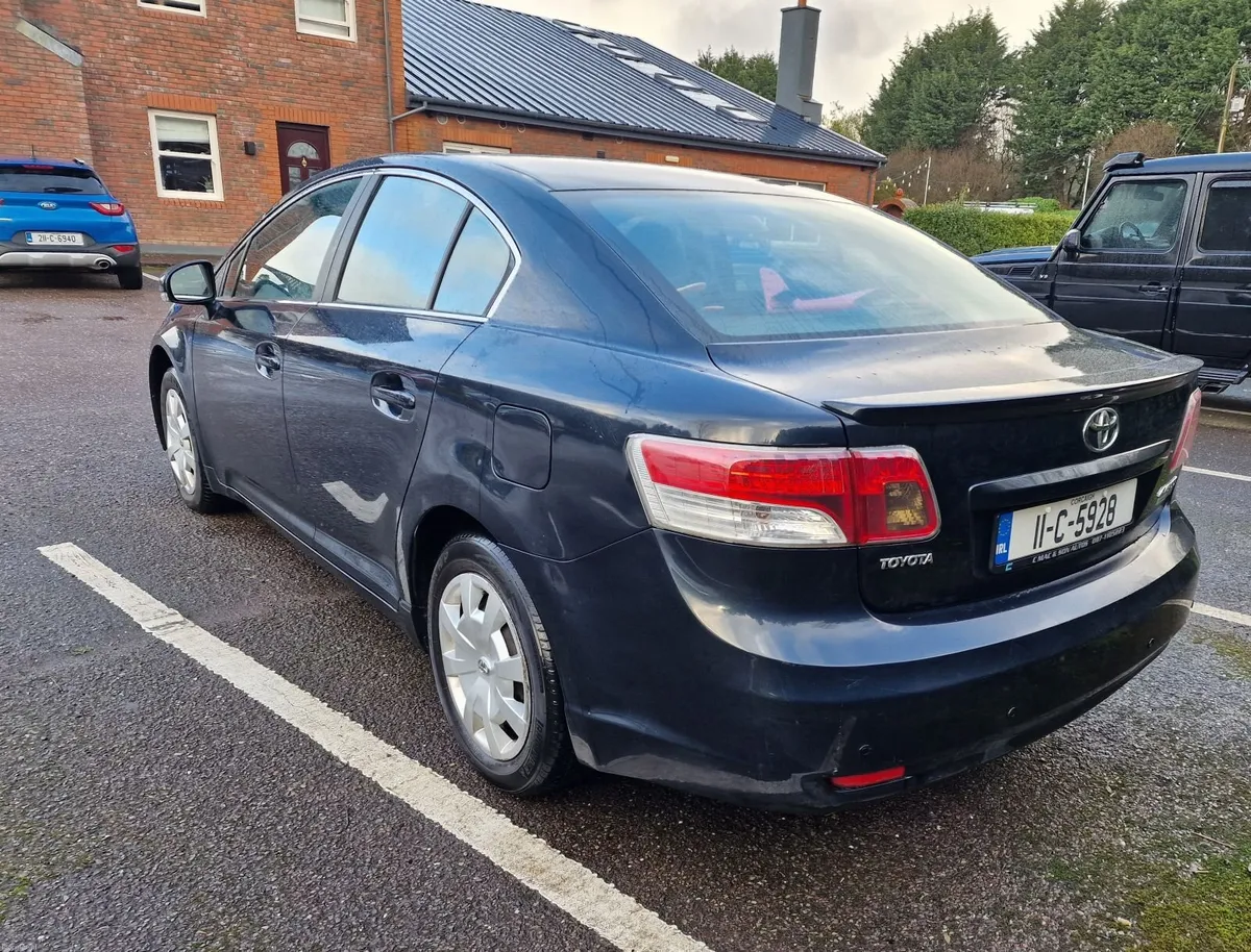 Toyota Avensis 2011 - Image 4