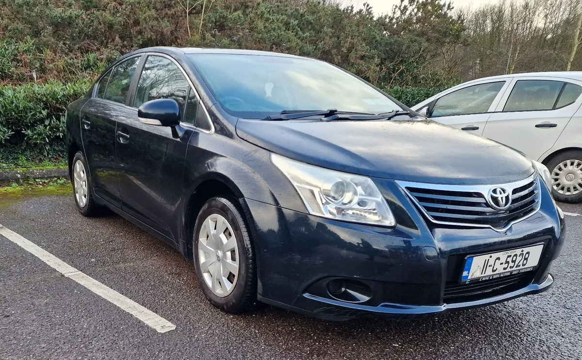 Toyota Avensis 2011 - Image 2