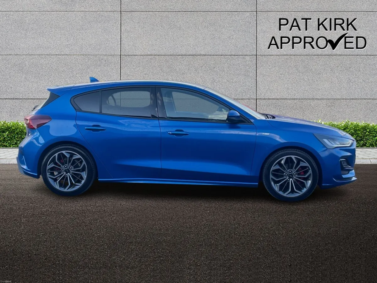 Ford Focus Hatchback ST-Line X - Image 3