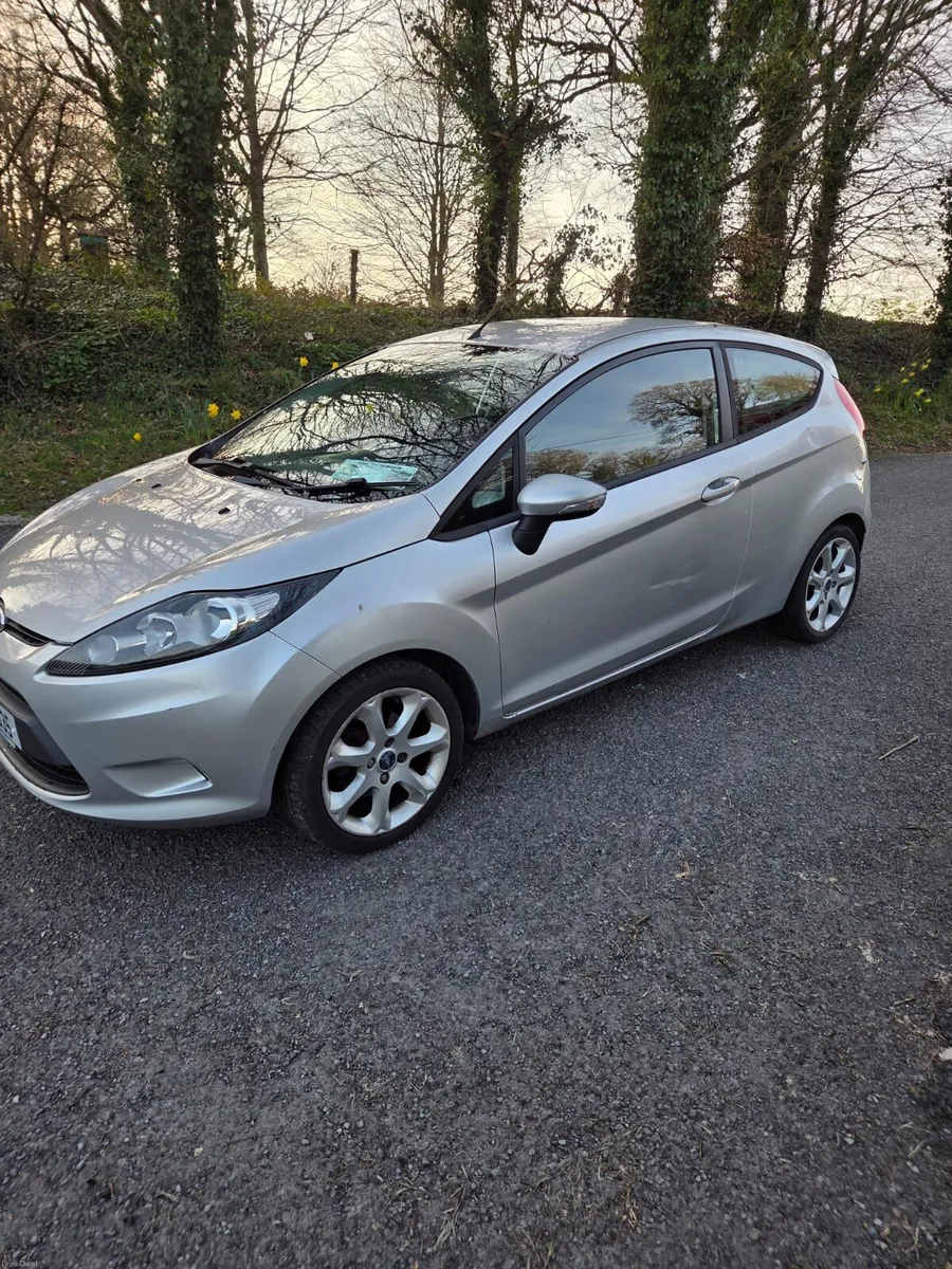 2012 Ford Fiesta - Image 2