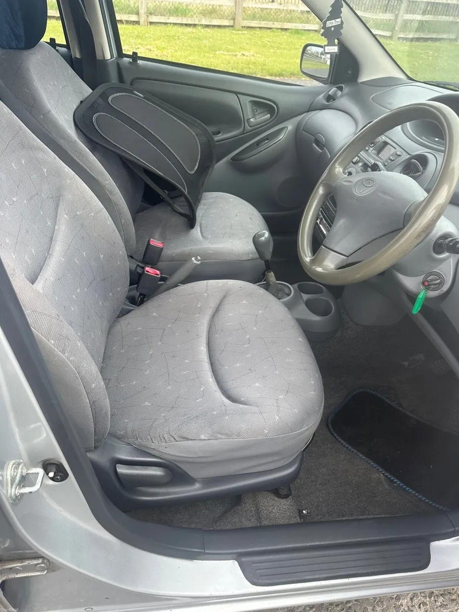 2000 Toyota Yaris - Image 4