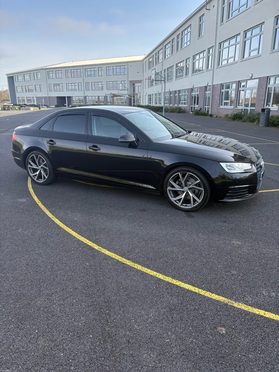 Audi A4 SE ULTRA BLACK EDITION - Image 3