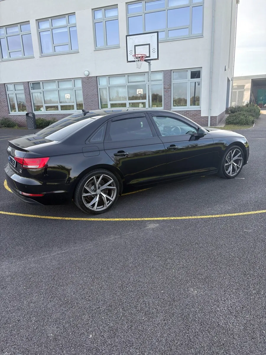 Audi A4 SE ULTRA BLACK EDITION - Image 4
