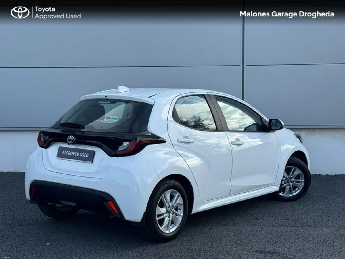 Toyota Yaris HYBRID 115 LUNA - Image 2