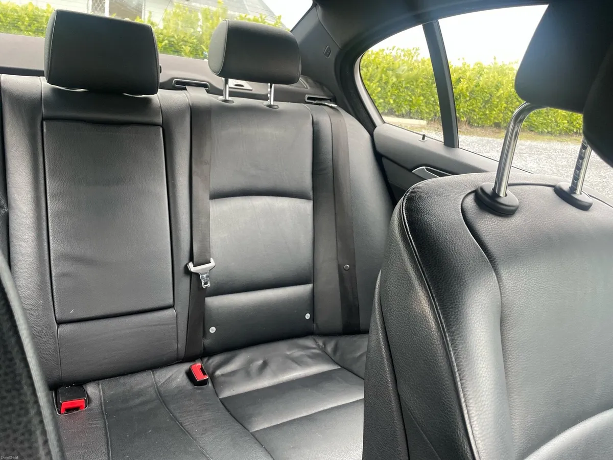 BMW520d - Image 2