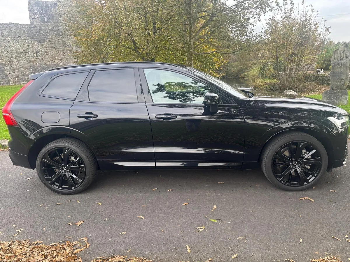 Volvo XC60 2025 T6 Black Edition Plus. - Image 3