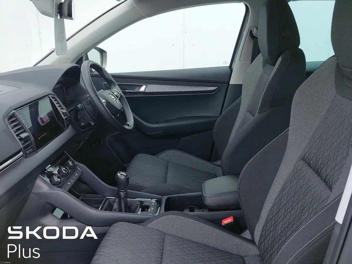 Skoda Karoq STYLE 2.0TDI 115HP *REAR CAMERA*HEATED - Image 4
