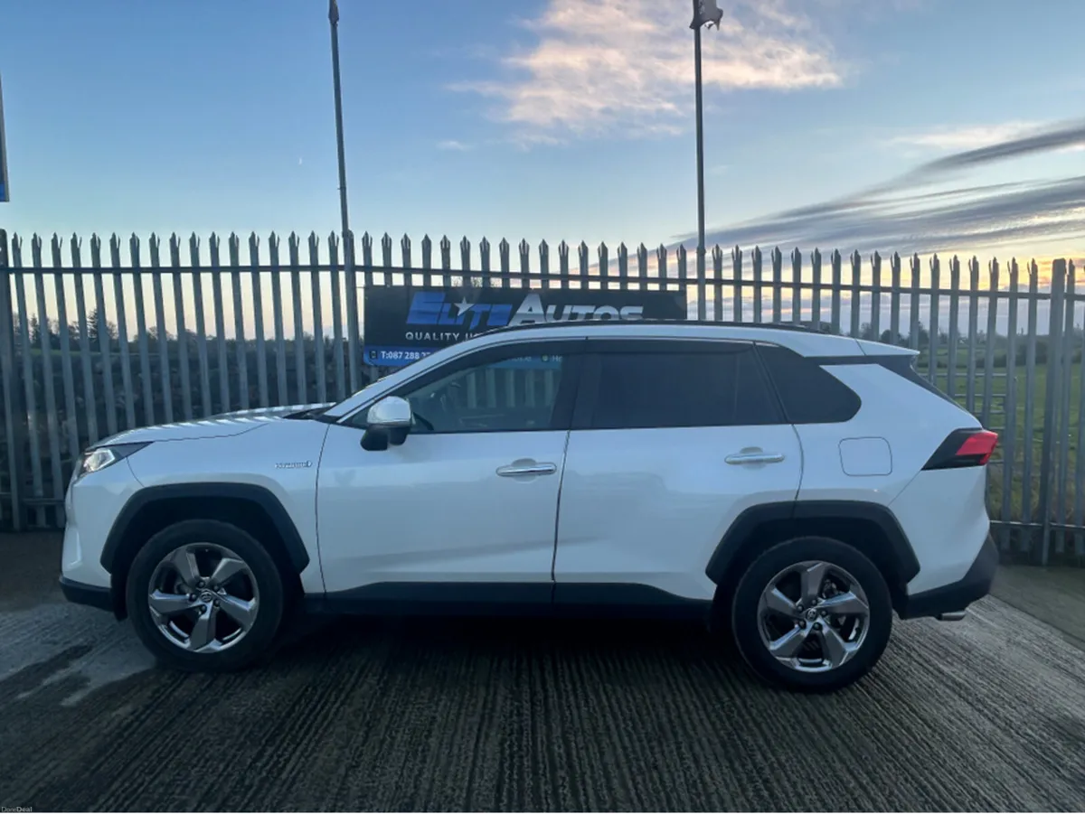 Toyota RAV4 Sport Hybrid AWD 2.5 - Image 3