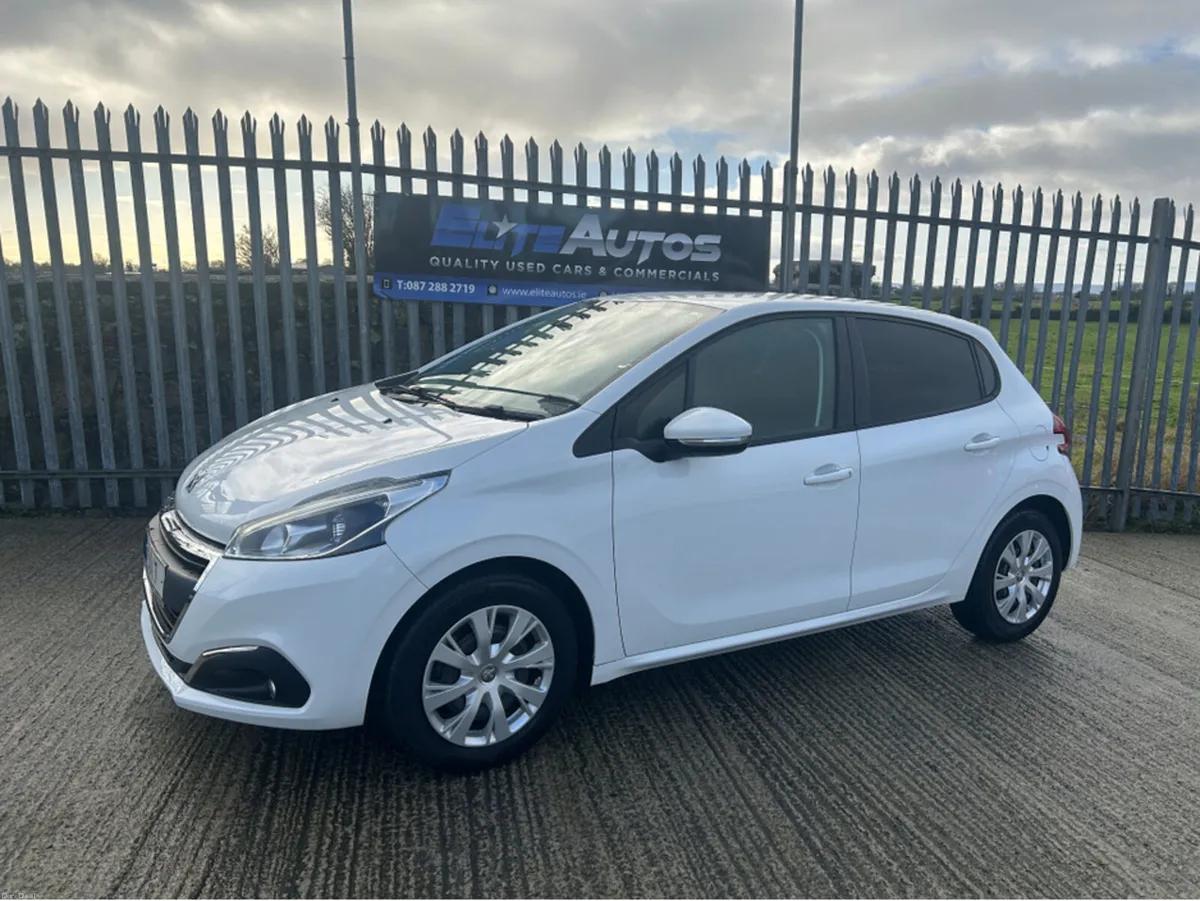 Peugeot 208 Allure 1.2 Automatic - Image 2