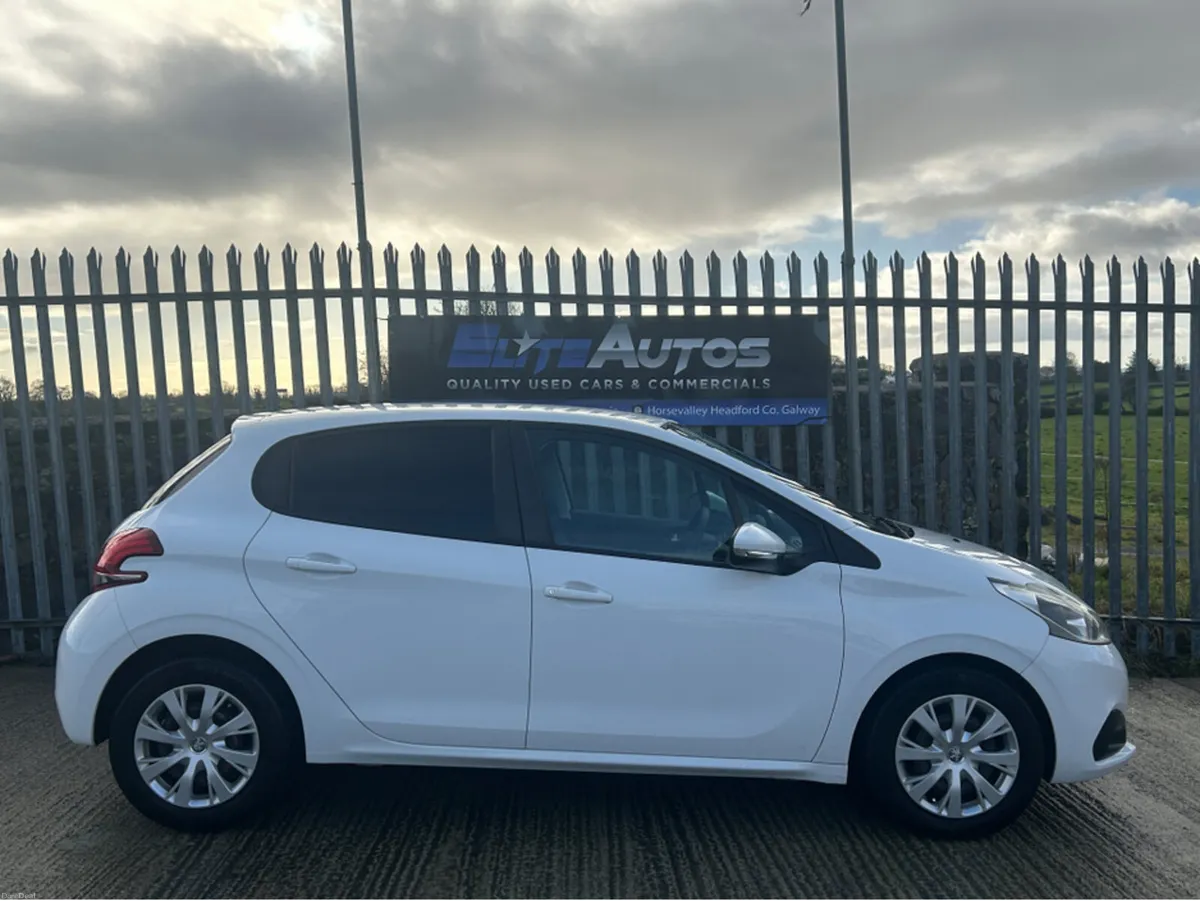Peugeot 208 Allure 1.2 Automatic - Image 4
