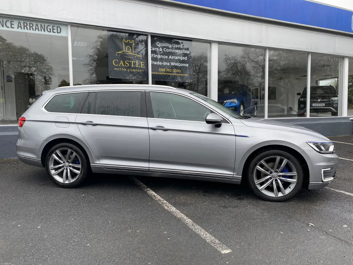 172 Volkswagen Passat  Estate Hybrid GTE - Image 3