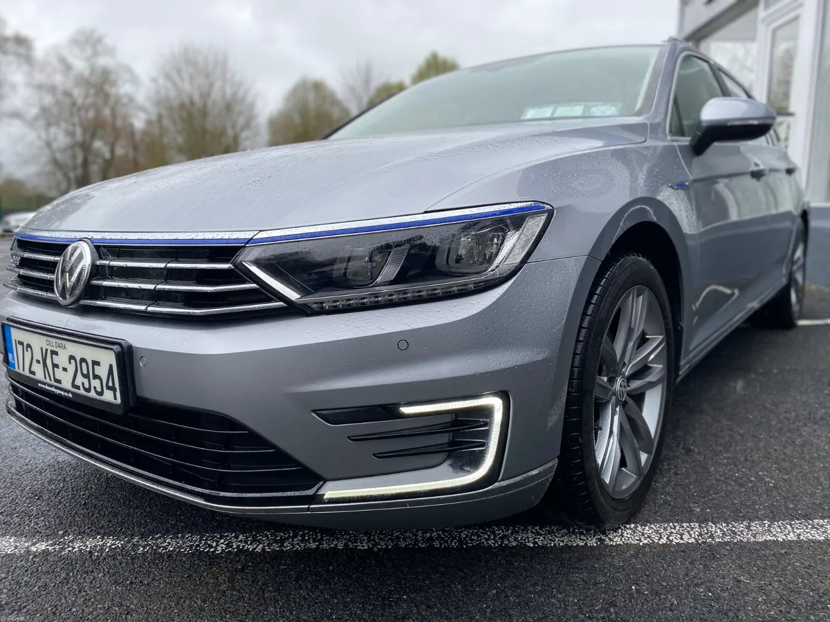 172 Volkswagen Passat  Estate Hybrid GTE - Image 4