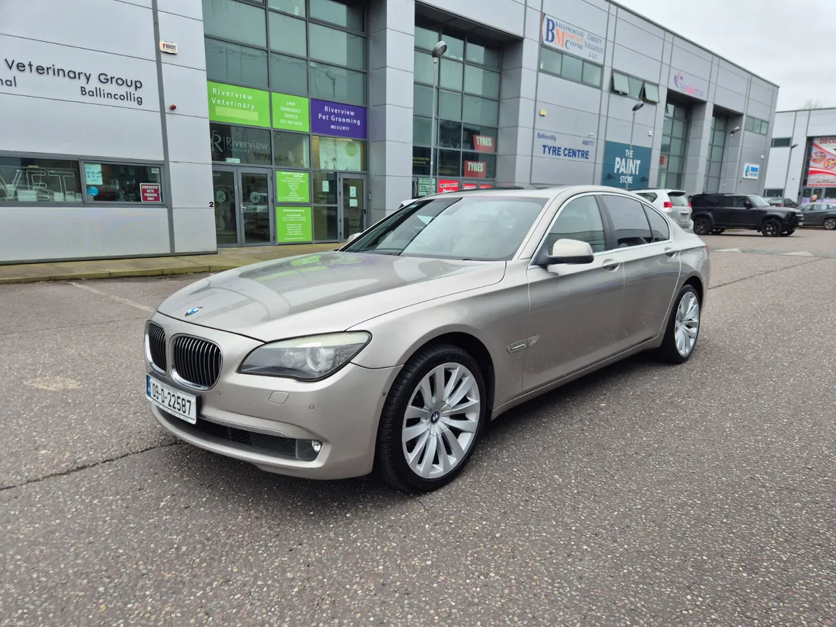 BMW 7-Series 2009 - Image 1
