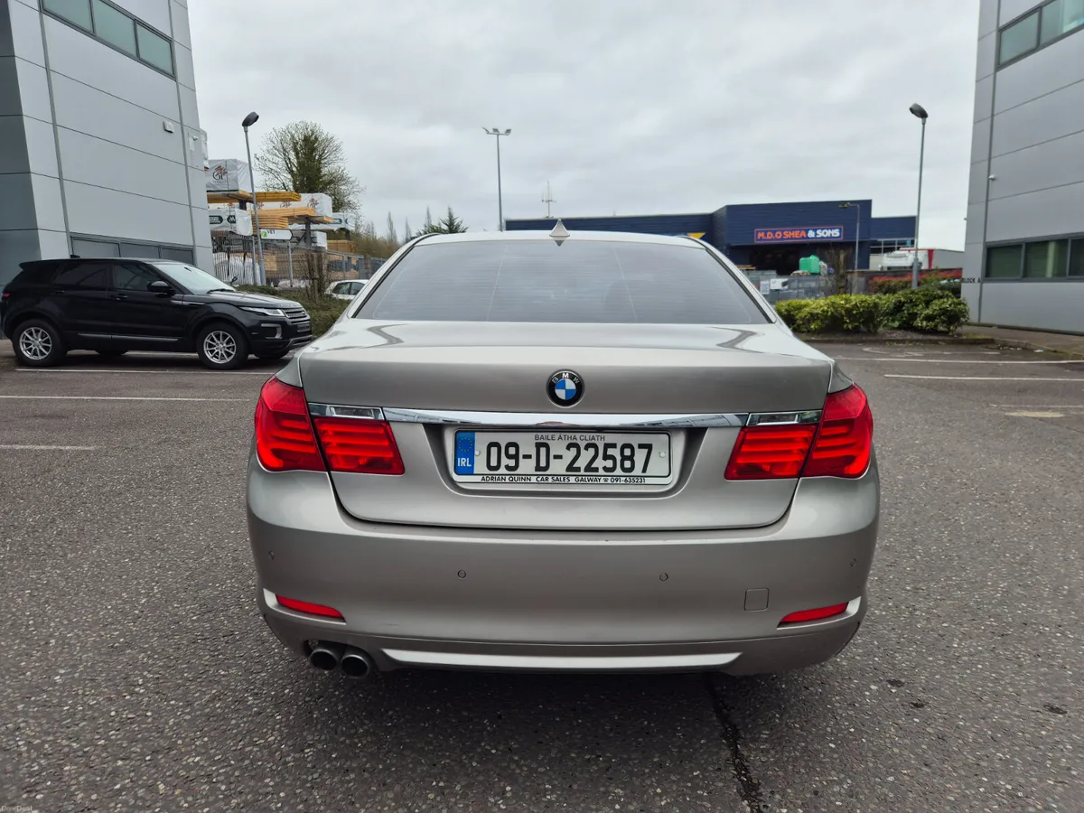 BMW 7-Series 2009 - Image 6