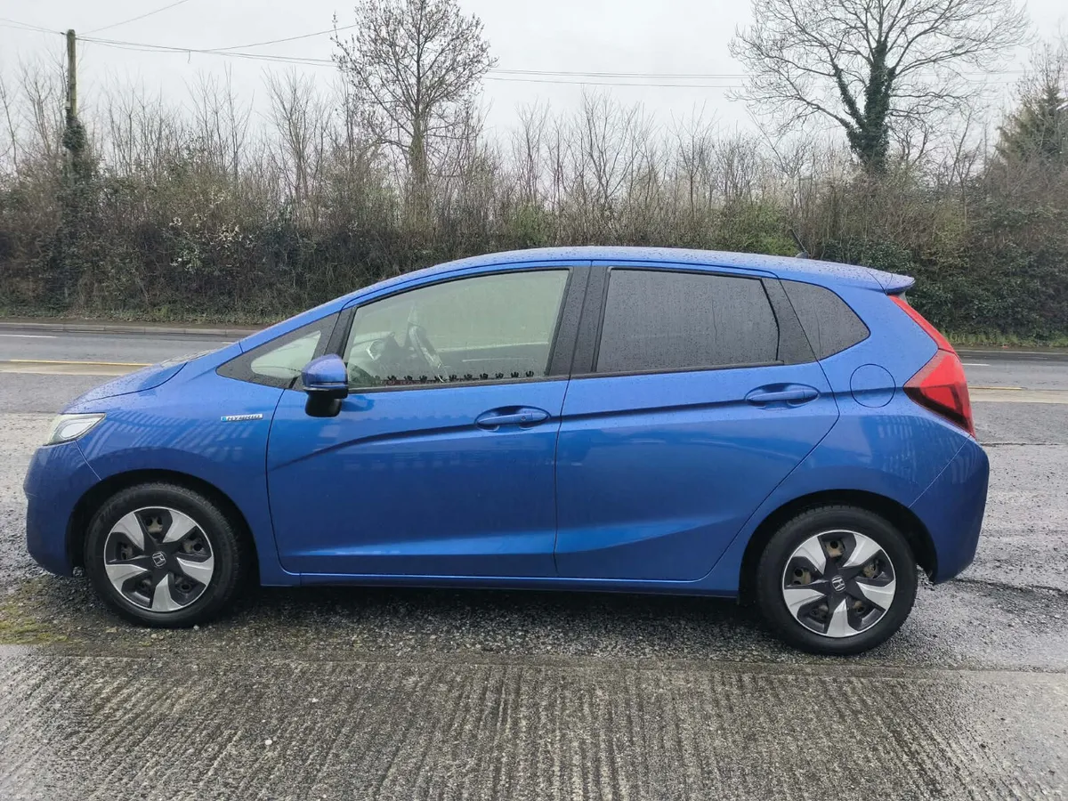 Honda Fit Petrol Hybrid 1.5L - Image 4