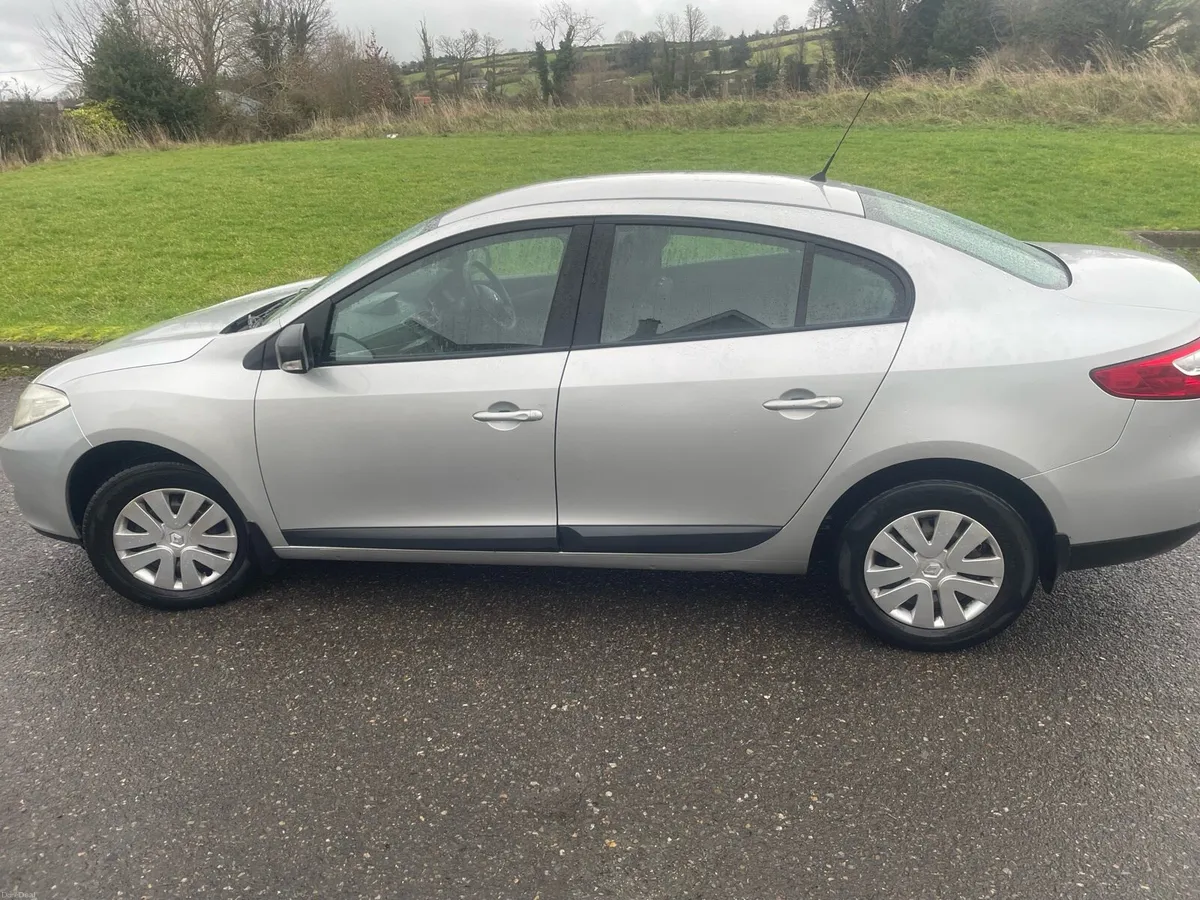 Renault Fluence LOW KMS - Image 2