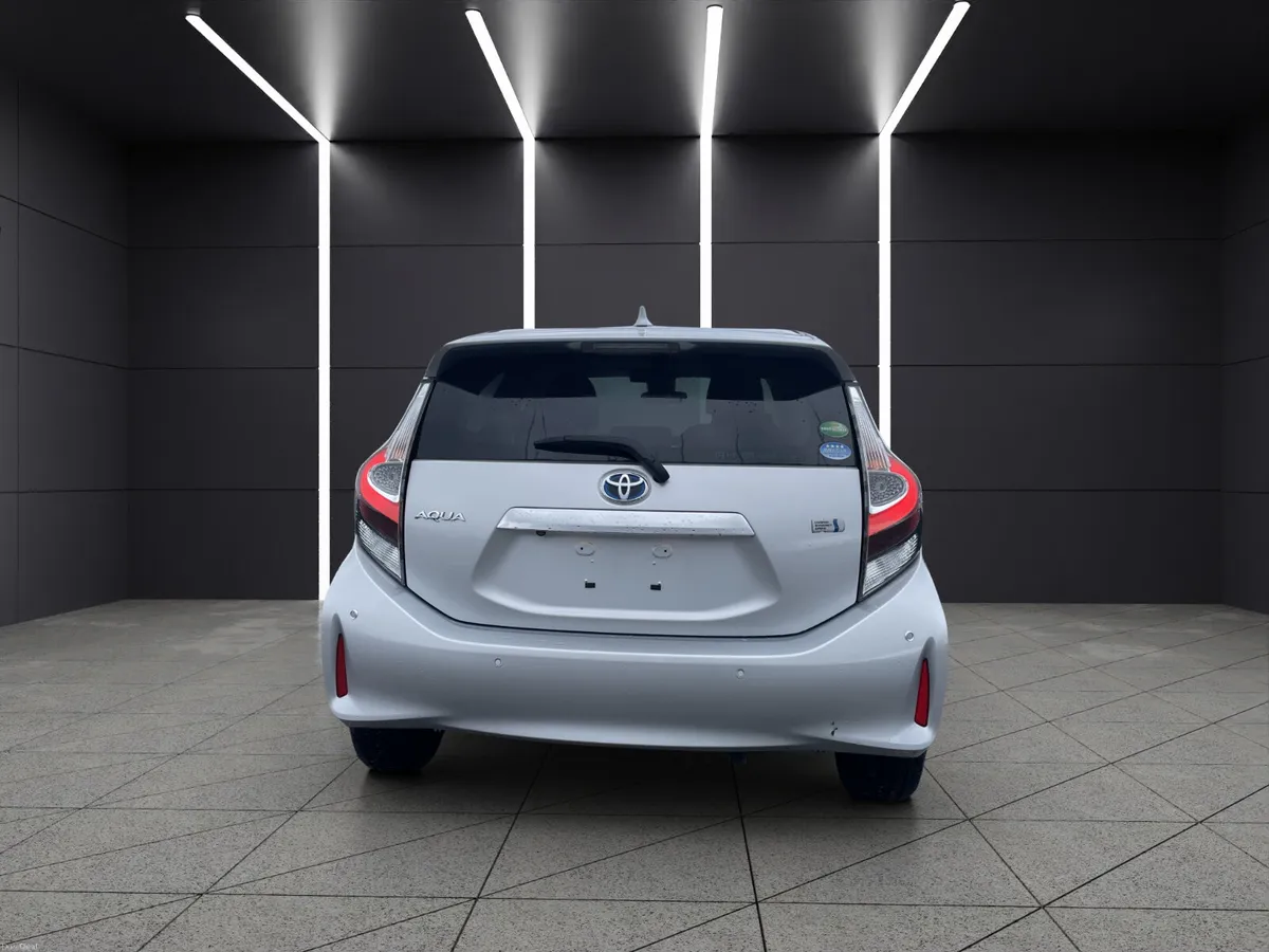 2019 TOYOTA AQUA 1.5 HYBRID - Image 4