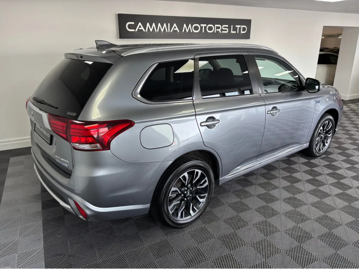 Mitsubishi Outlander 2.0 4H PHEV 200BHP 5 5DR AUTO - Image 4
