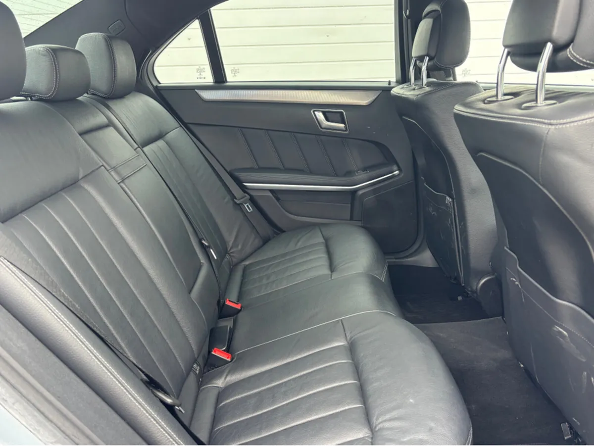 Mercedes-Benz E-Class 220 BLUETEC SE 4DR AUTO CDI - Image 2