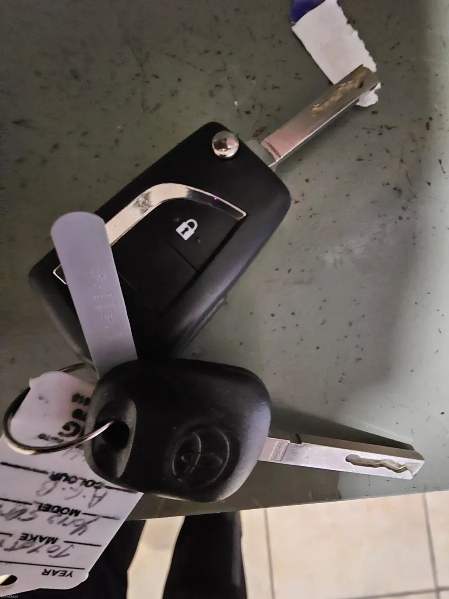 Toyota Yaris 2015 petrol  low miles €6990 - Image 2