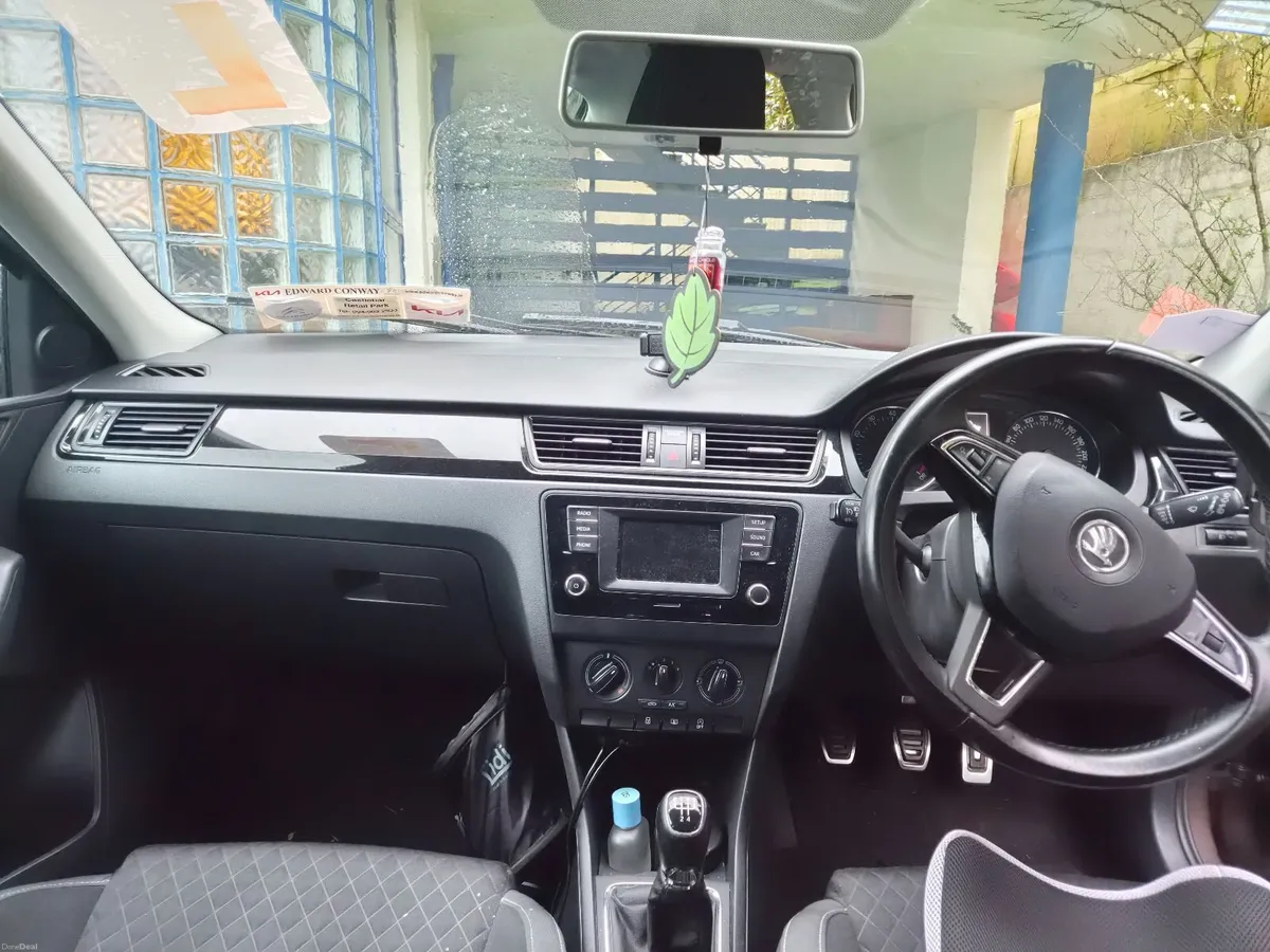 Skoda Rapid 2015 - Image 2