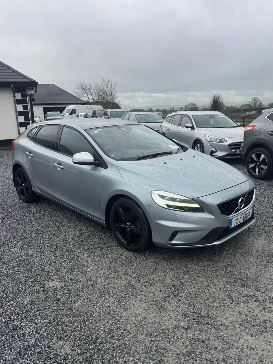 Volvo V40 2017 R design - Image 4